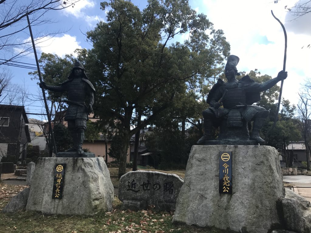 桶狭間古戦場公園の織田信長、今川義元の銅像