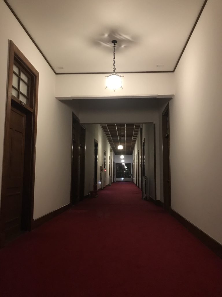奈良ホテルの廊下