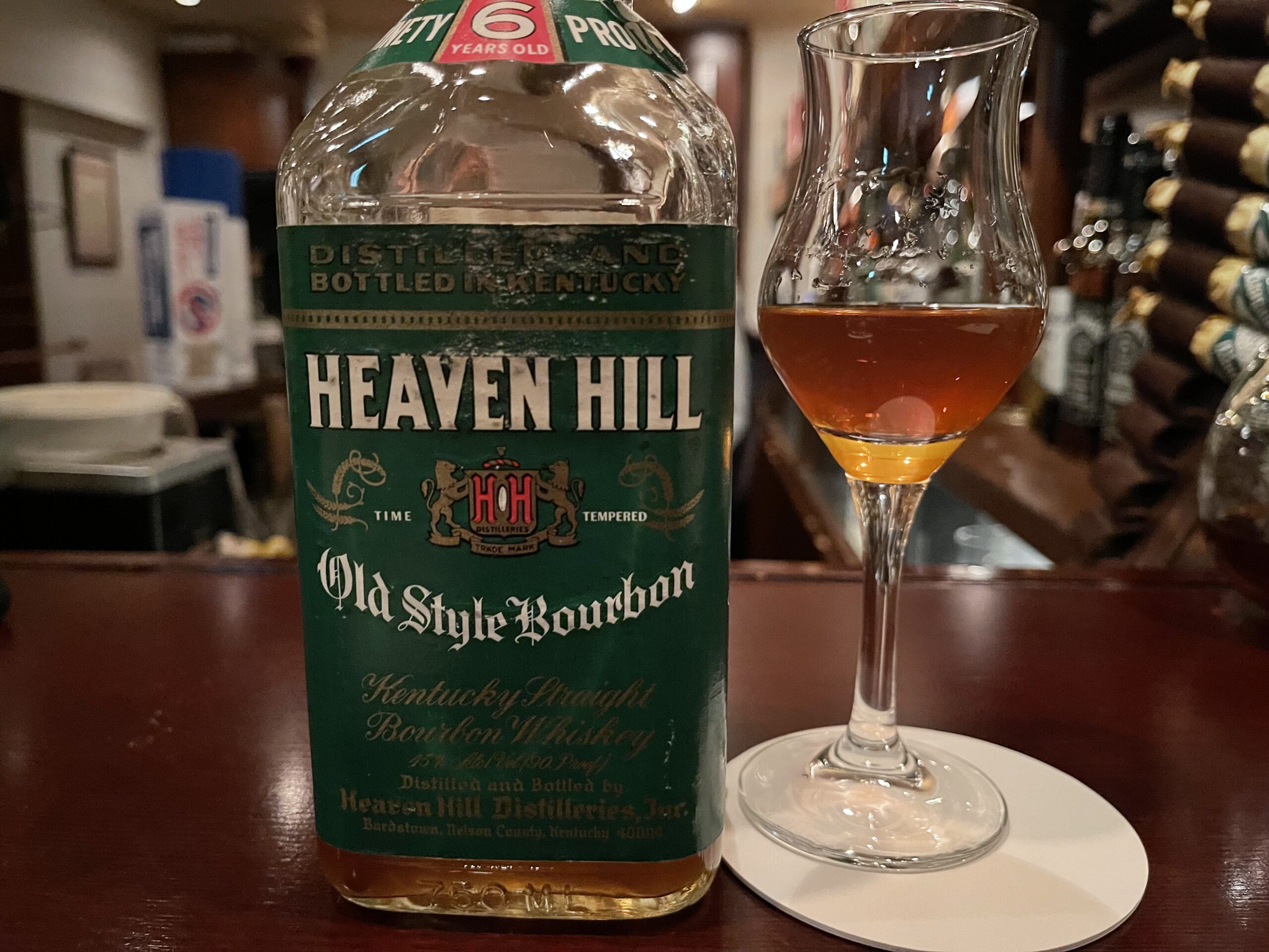 ヘブンヒル6年、素朴な味わいなバーボン。 - 酒と共感の日々