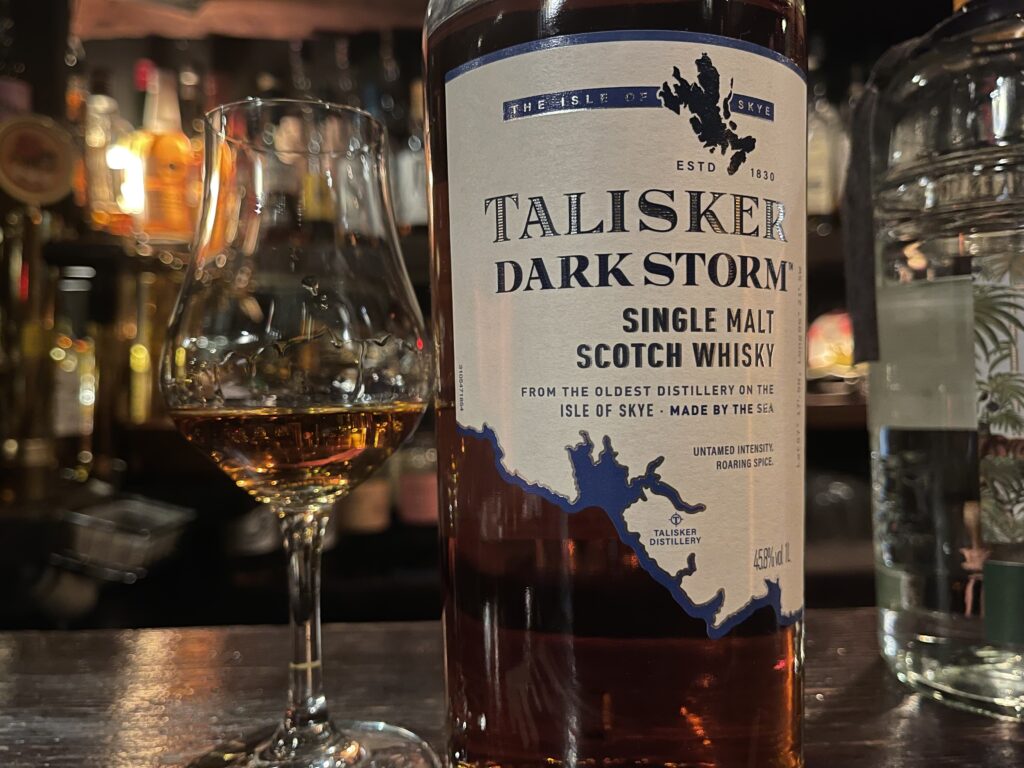 タリスカー ダークストーム：猛々しさよりも飲みやすさ際立つ