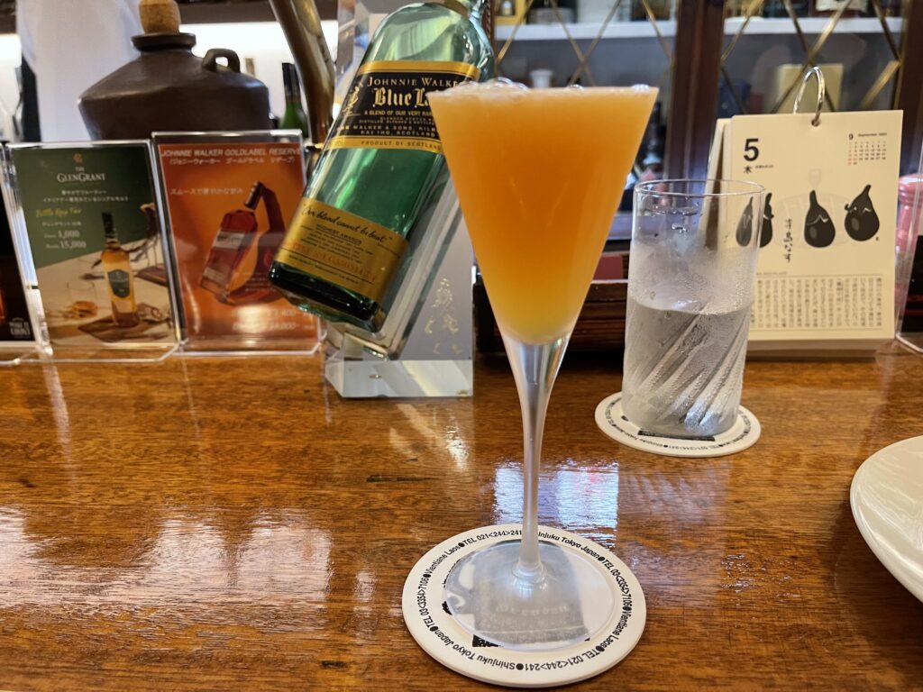 ニューヨーク：オレンジ色のニクイショートカクテル - 酒と共感の日々