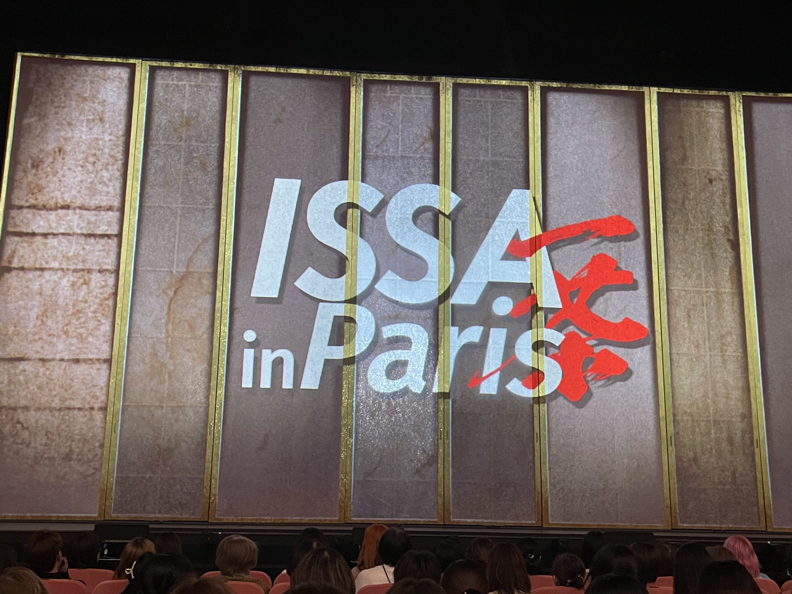 『ISSA in Paris』緞帳