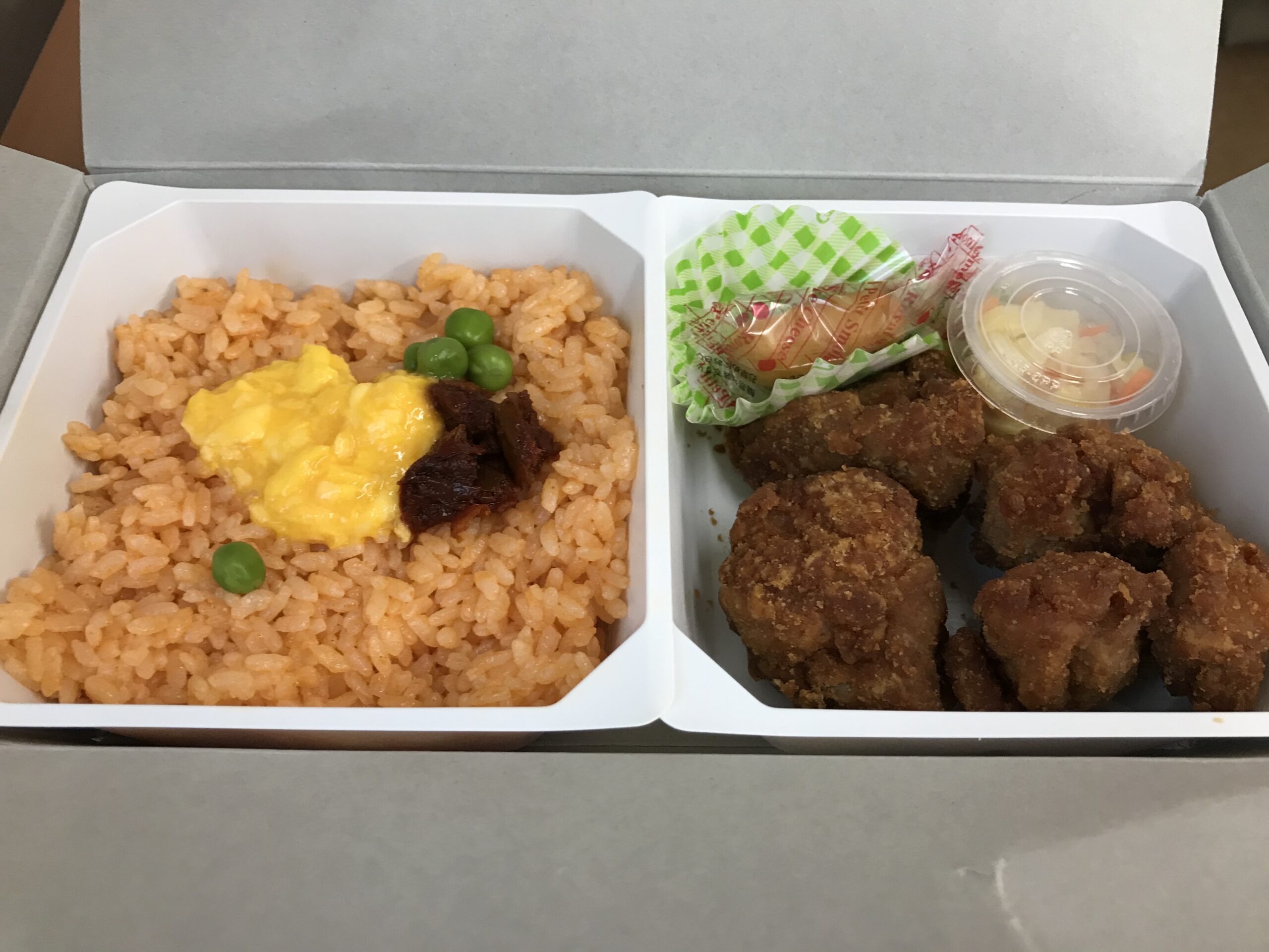 チキン弁当の中身