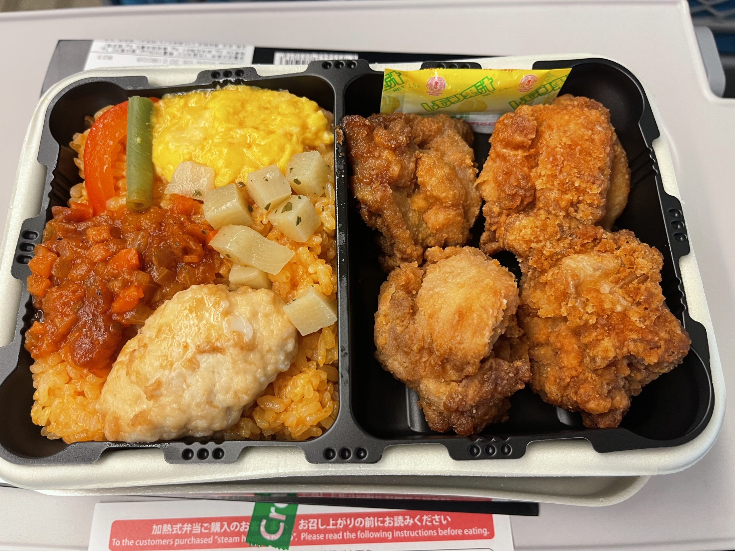 チキン弁当デラックスの中身